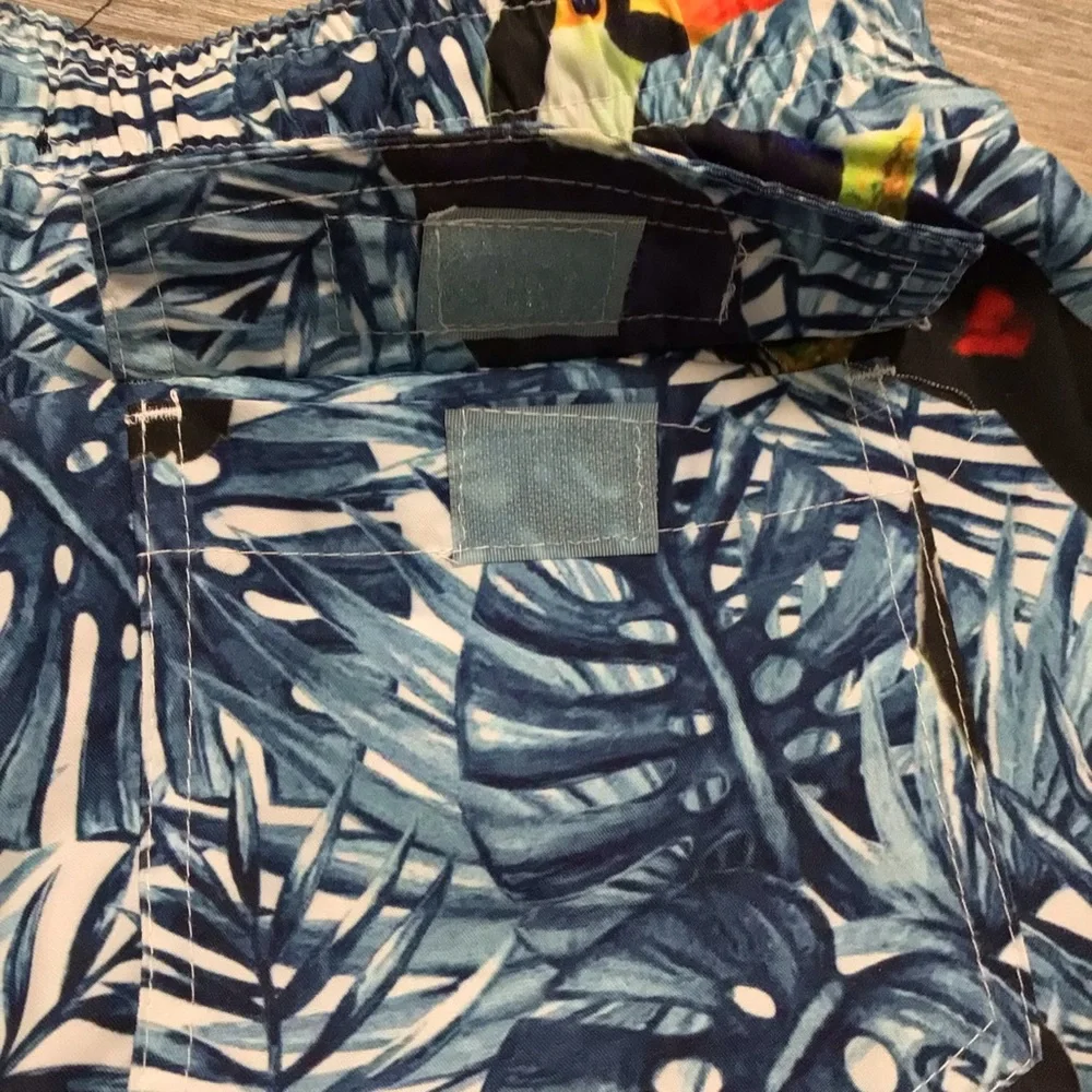 Trunks Surf & Swim Co Blue Tropical Tucan Print Mesh Lining Swim Trunks Medium